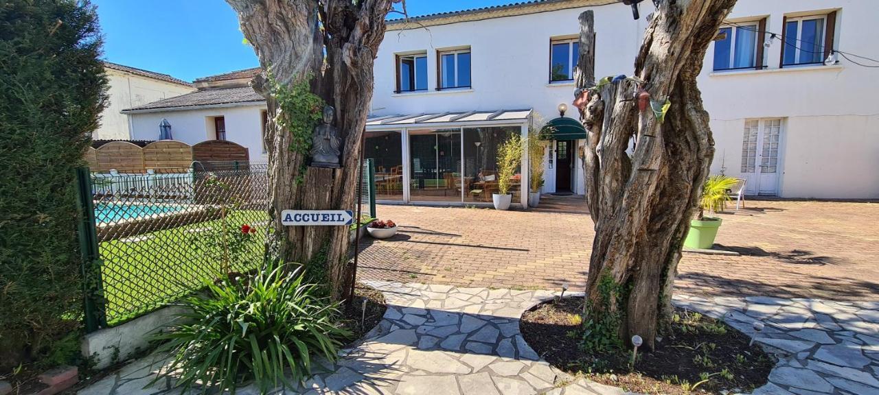 Hotel Les Vieux Acacias Queyrac Екстериор снимка